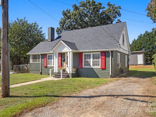 320 S Oakwood Drive, Statesville, NC 28677