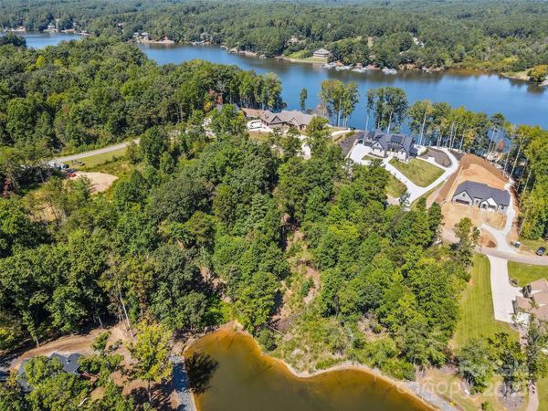 5743 Lake Pointe Drive , Granite Falls, NC 28630