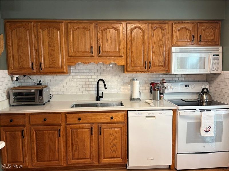 814 Valley Drive, Amherst, OH 44001 Photo 12