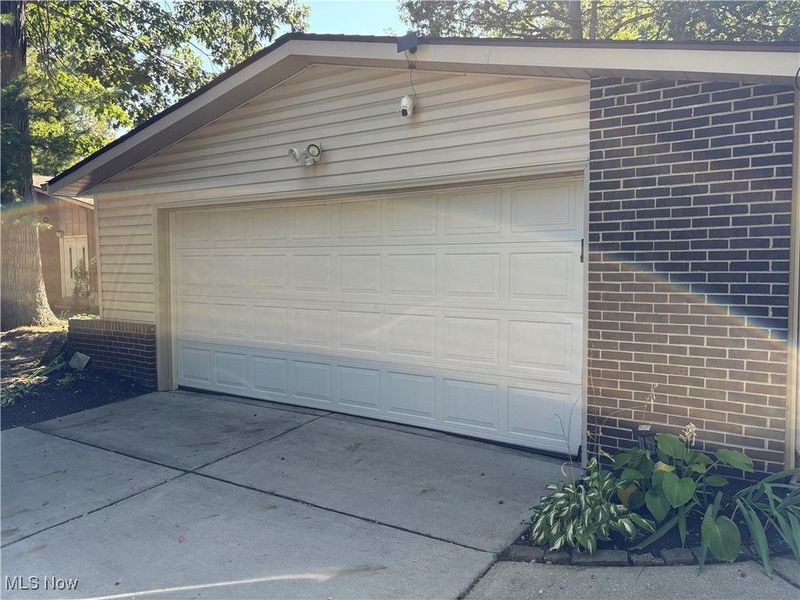 814 Valley Drive, Amherst, OH 44001 Photo 2