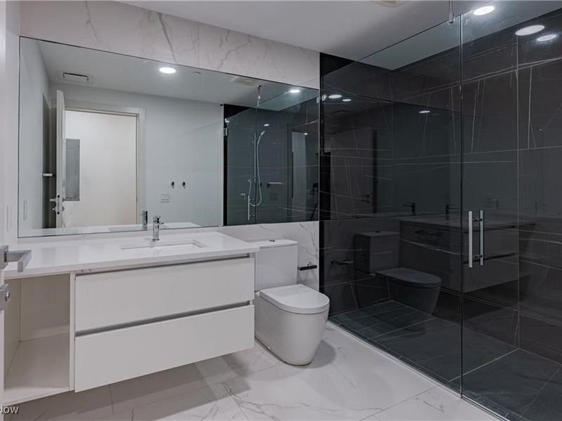 22700 Lake Road, Unit 204, Rocky River, OH 44116 Photo 14