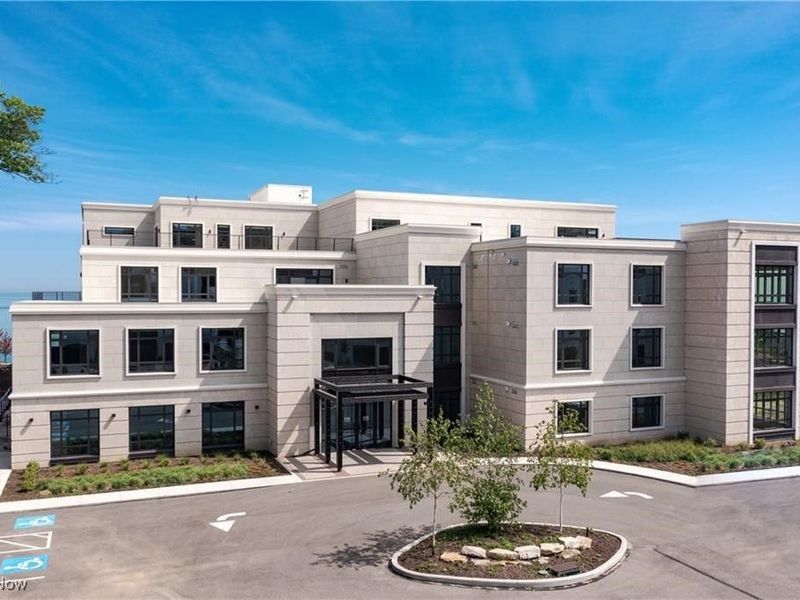 22700 Lake Road, Unit 204, Rocky River, OH 44116 Photo 3