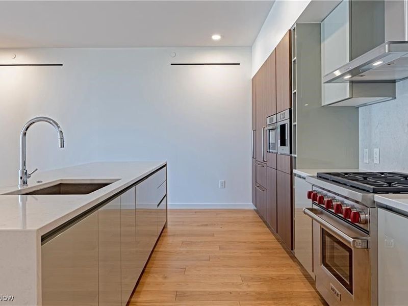 22700 Lake Road, Unit 204, Rocky River, OH 44116 Photo 9