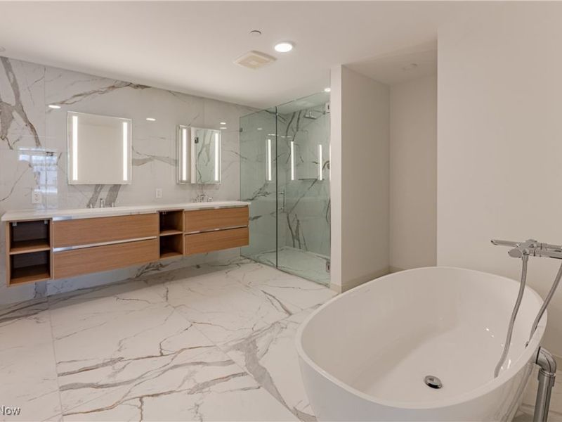 22700 Lake, Unit 406, Rocky River, OH 44116 Photo 16