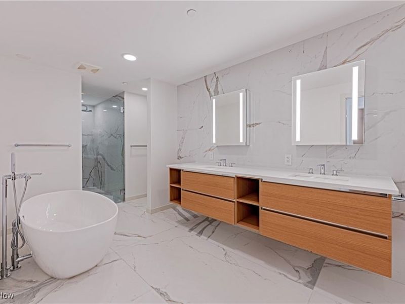 22700 Lake Road, Unit 306, Rocky River, OH 44116 Photo 16