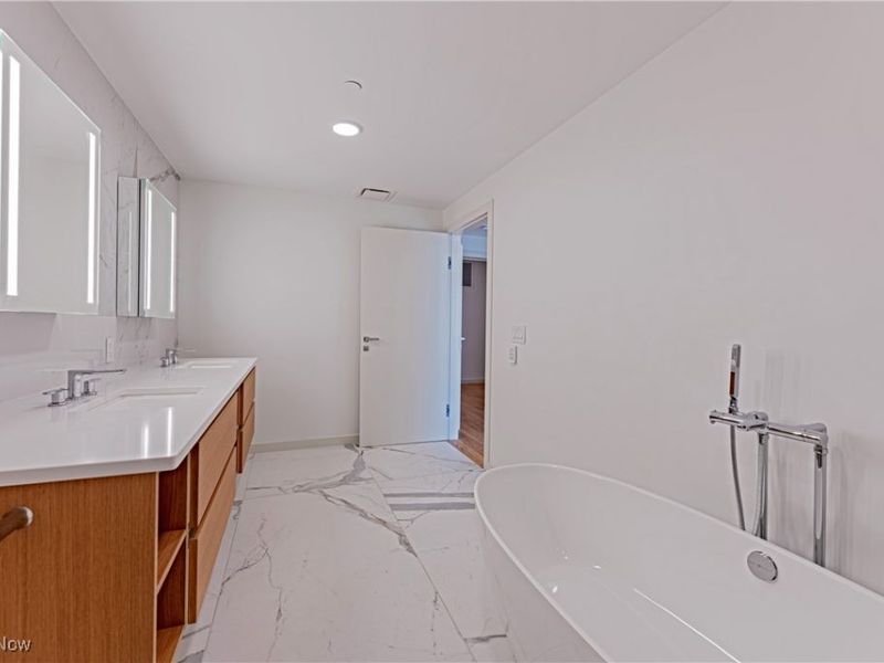 22700 Lake Road, Unit 306, Rocky River, OH 44116 Photo 18