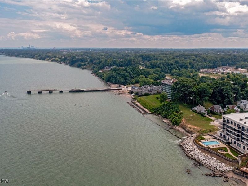 22700 Lake Road, Unit 306, Rocky River, OH 44116 Photo 2