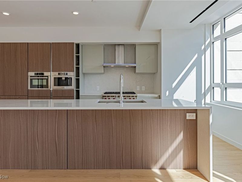 22700 Lake Road, Unit 306, Rocky River, OH 44116 Photo 4