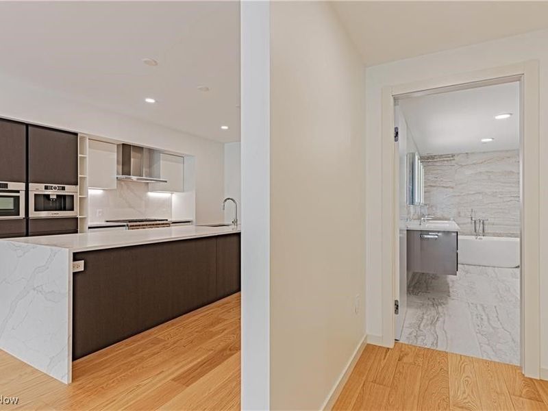 22700 Lake Road, Unit 305, Rocky River, OH 44116 Photo 12