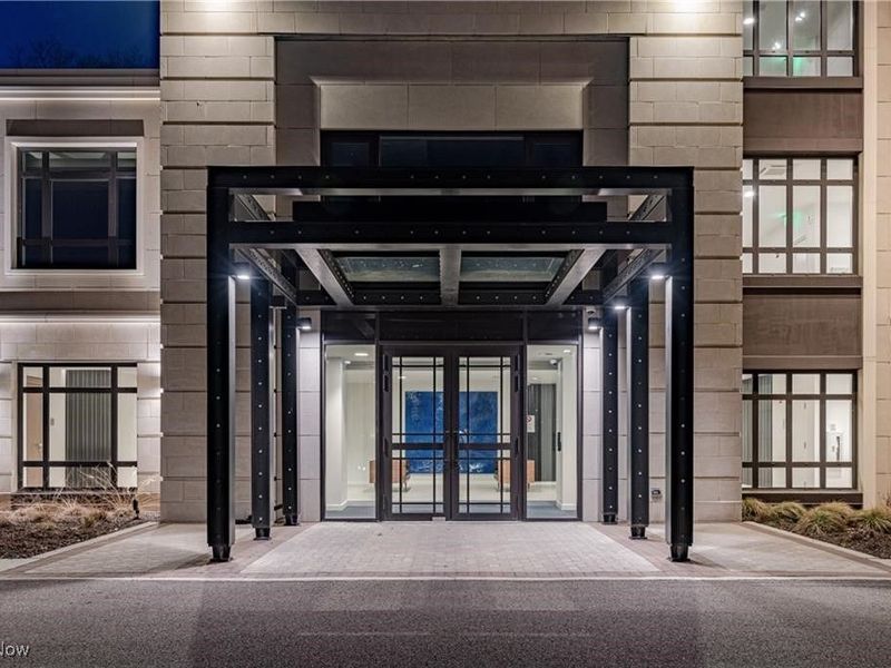 22700 Lake Road, Unit 305, Rocky River, OH 44116 Photo 2