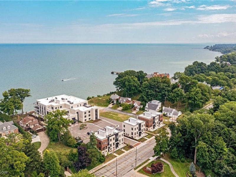 22700 Lake Road, Unit 305, Rocky River, OH 44116 Photo 3