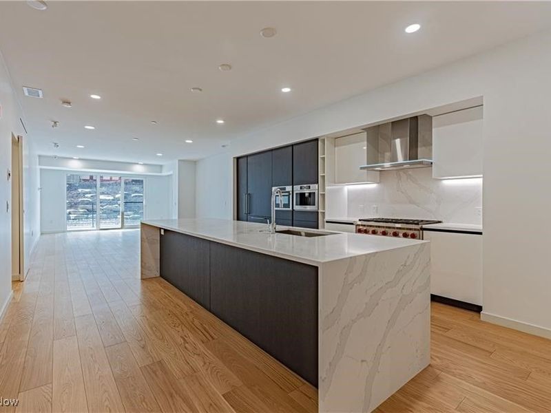 22700 Lake Road, Unit 305, Rocky River, OH 44116 Photo 4