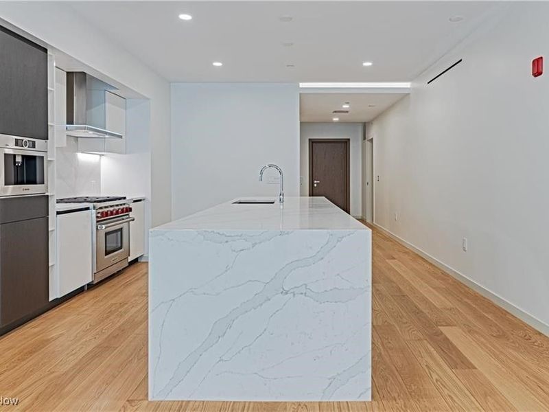 22700 Lake Road, Unit 305, Rocky River, OH 44116 Photo 8