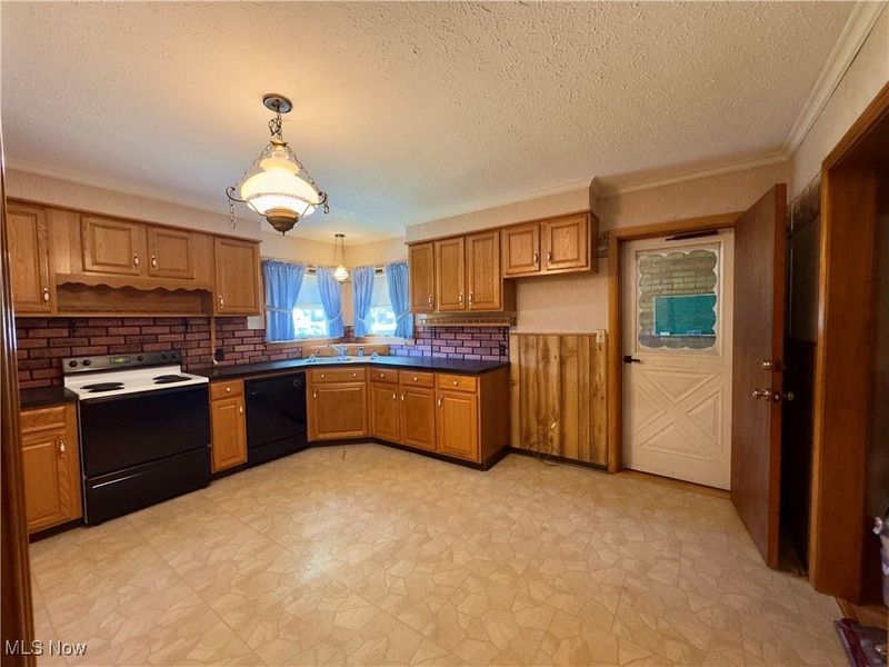 8158 State Route 43, Streetsboro, OH 44241 Photo 2