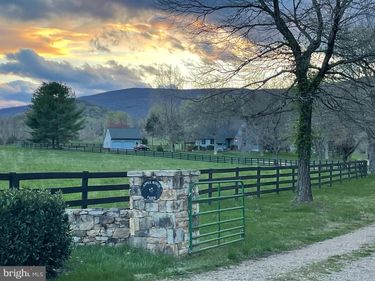 521 DEARING ROAD, HUNTLY, VA 22640