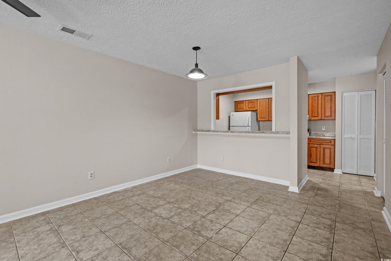 900 Courtyard Dr. Photo 10