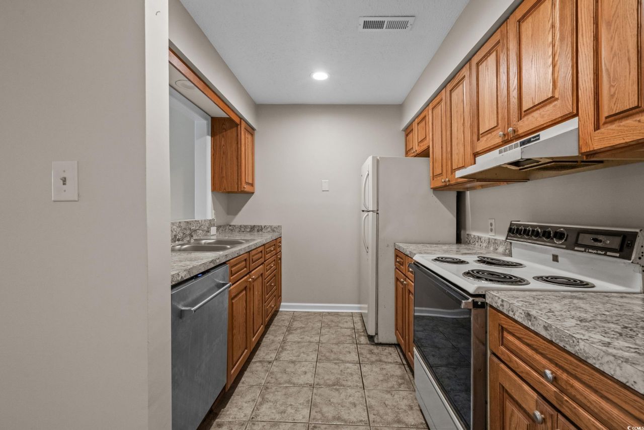 900 Courtyard Dr. Photo 15