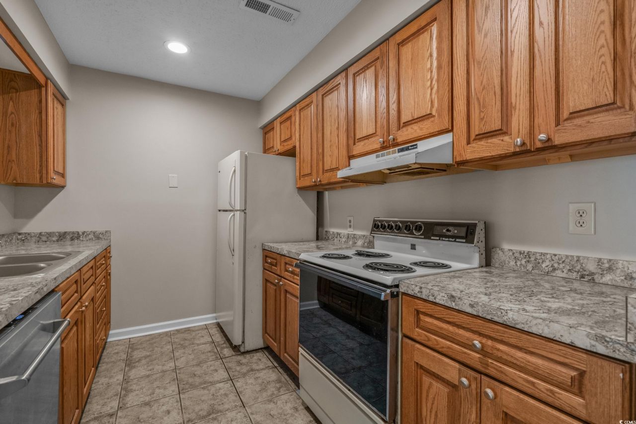 900 Courtyard Dr. Photo 16