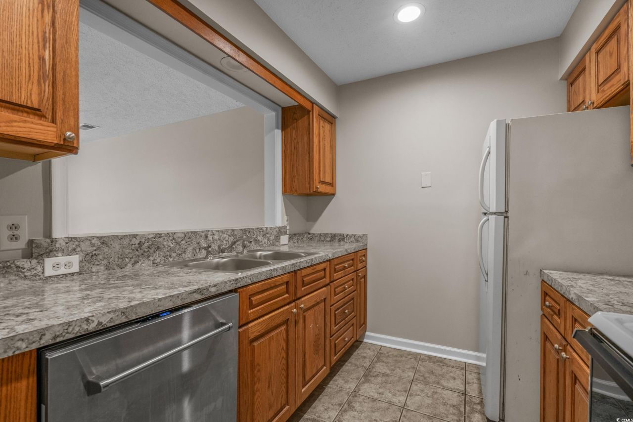 900 Courtyard Dr. Photo 17