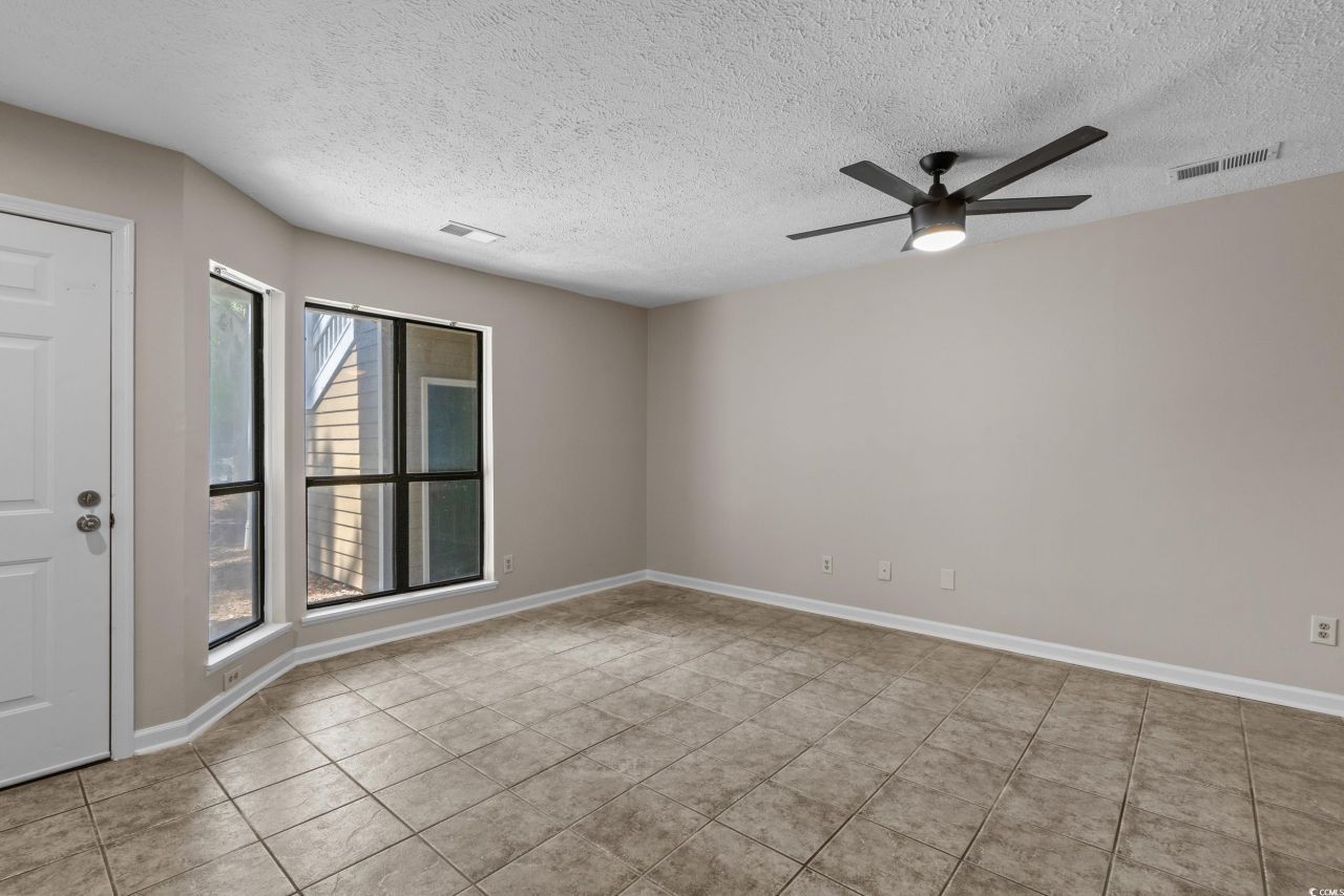 900 Courtyard Dr. Photo 7