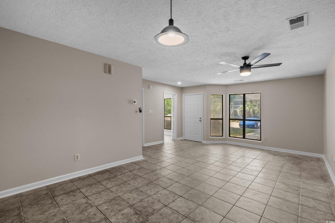 900 Courtyard Dr. Photo 9