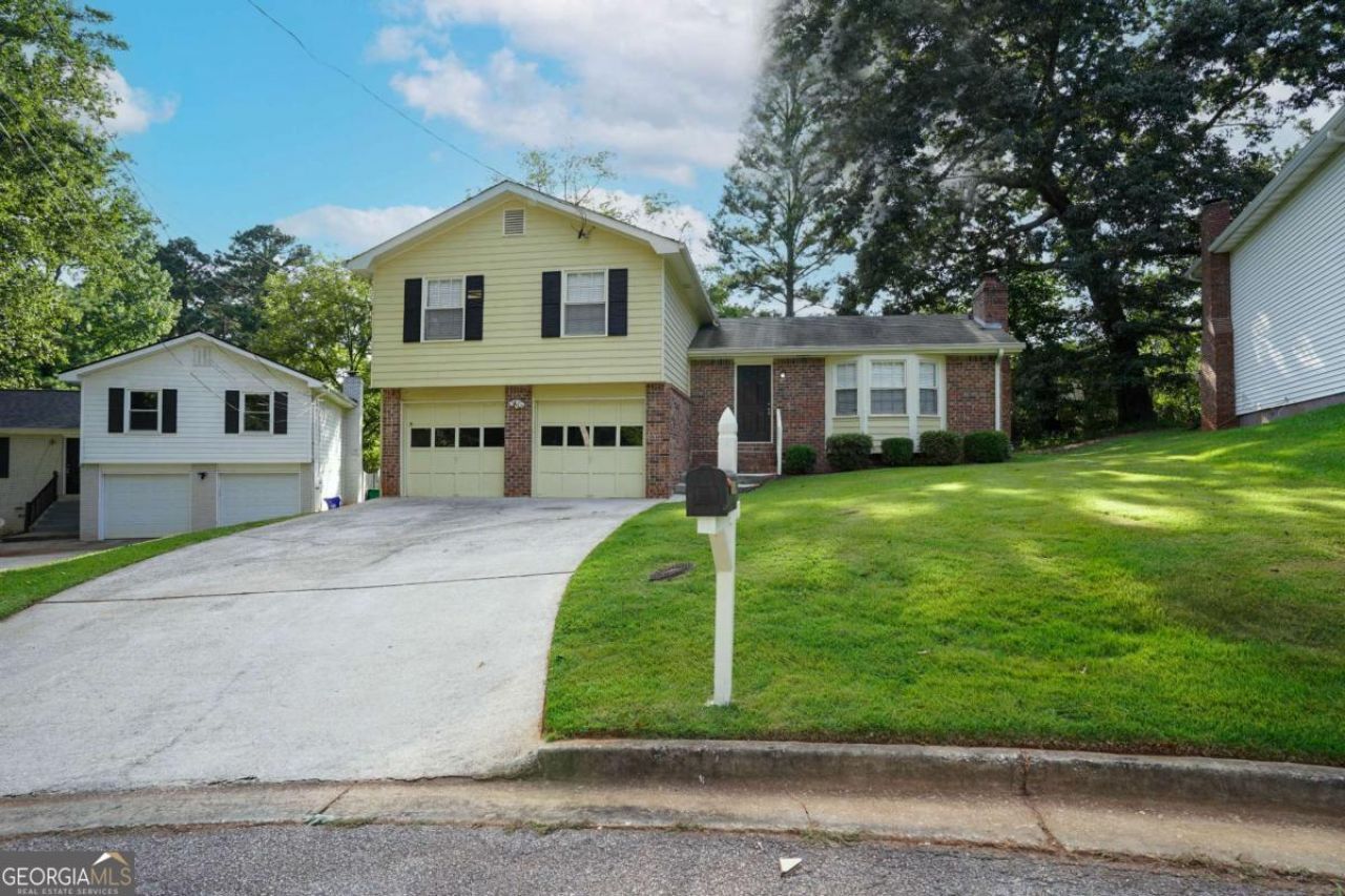 2063 Wellborn Close, Lithonia, GA 30058 Main Photo