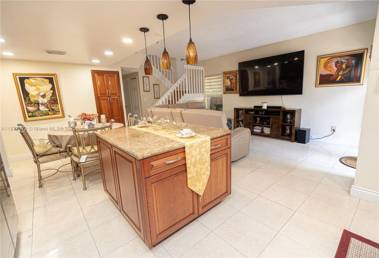 15905 SW 83rd Ter, Miami, FL 33193 Photo