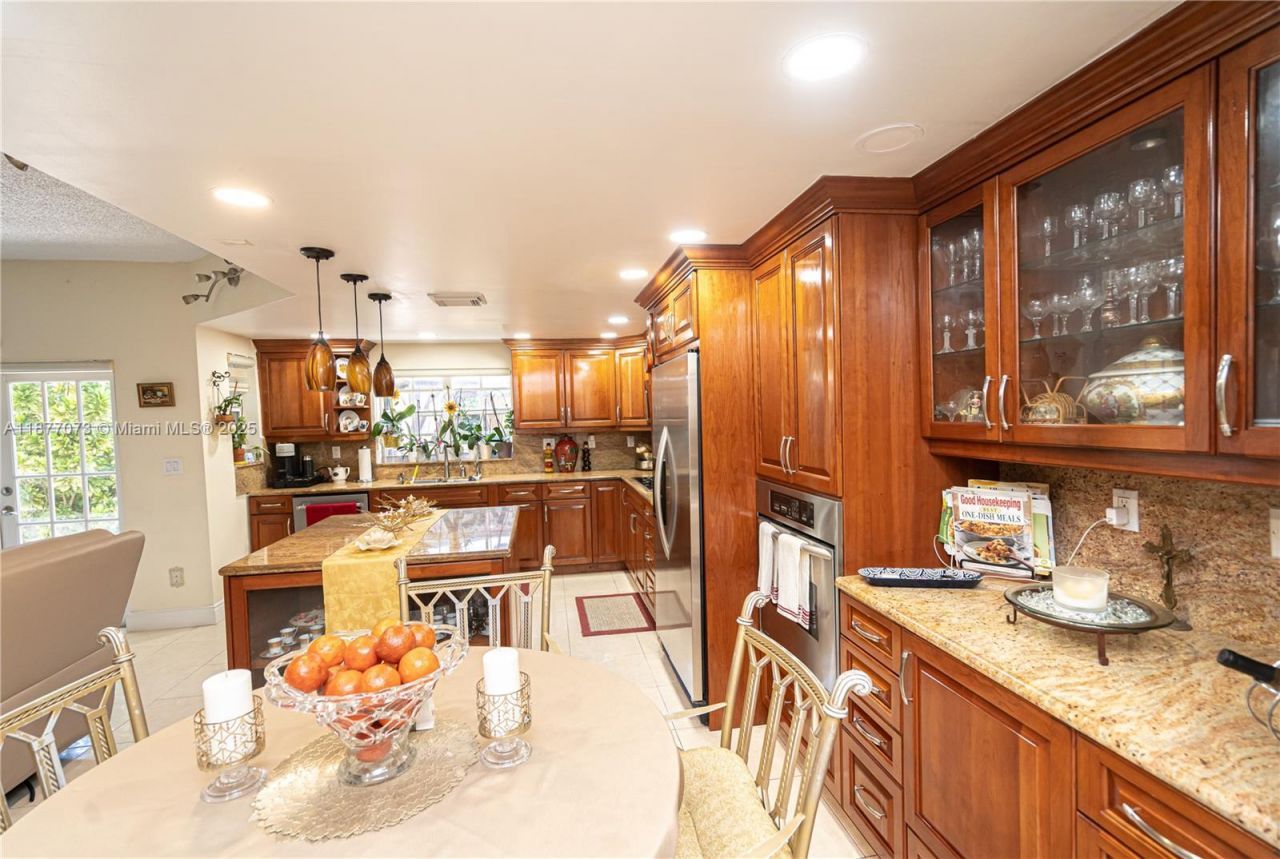 15905 SW 83rd Ter, Miami, FL 33193 Photo