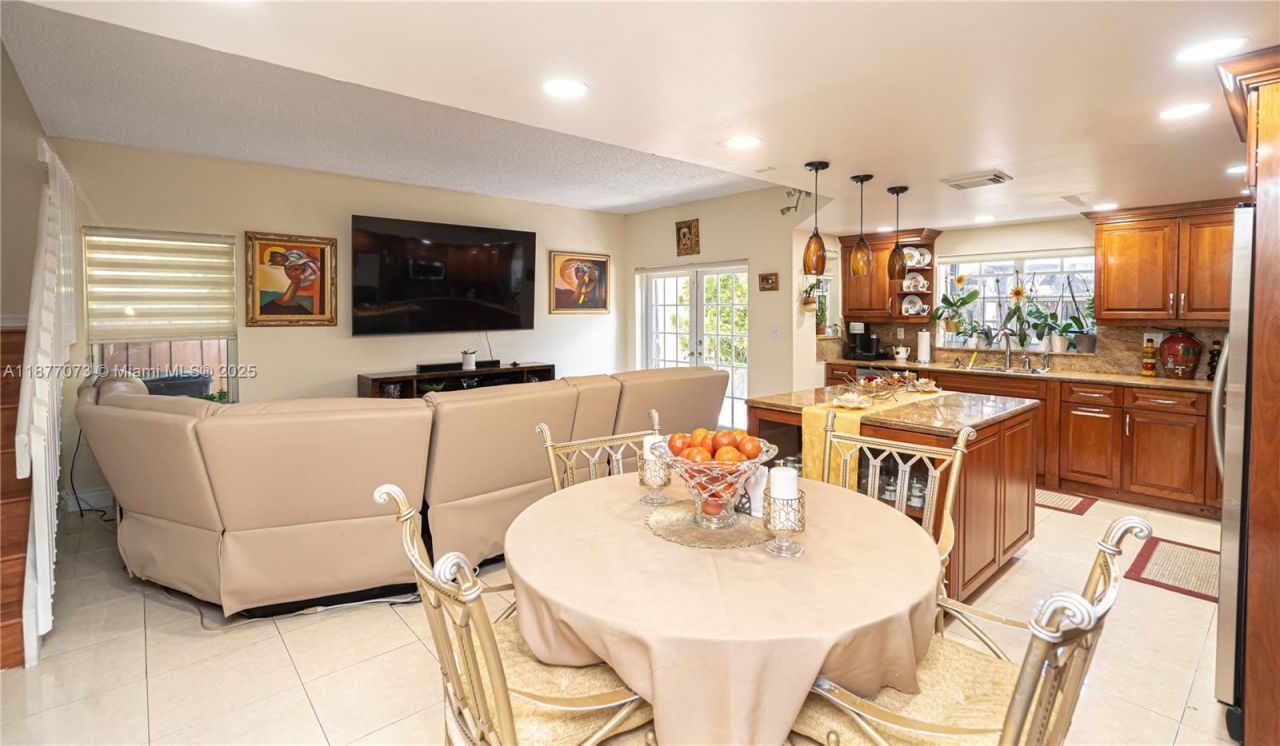 15905 SW 83rd Ter, Miami, FL 33193 Photo