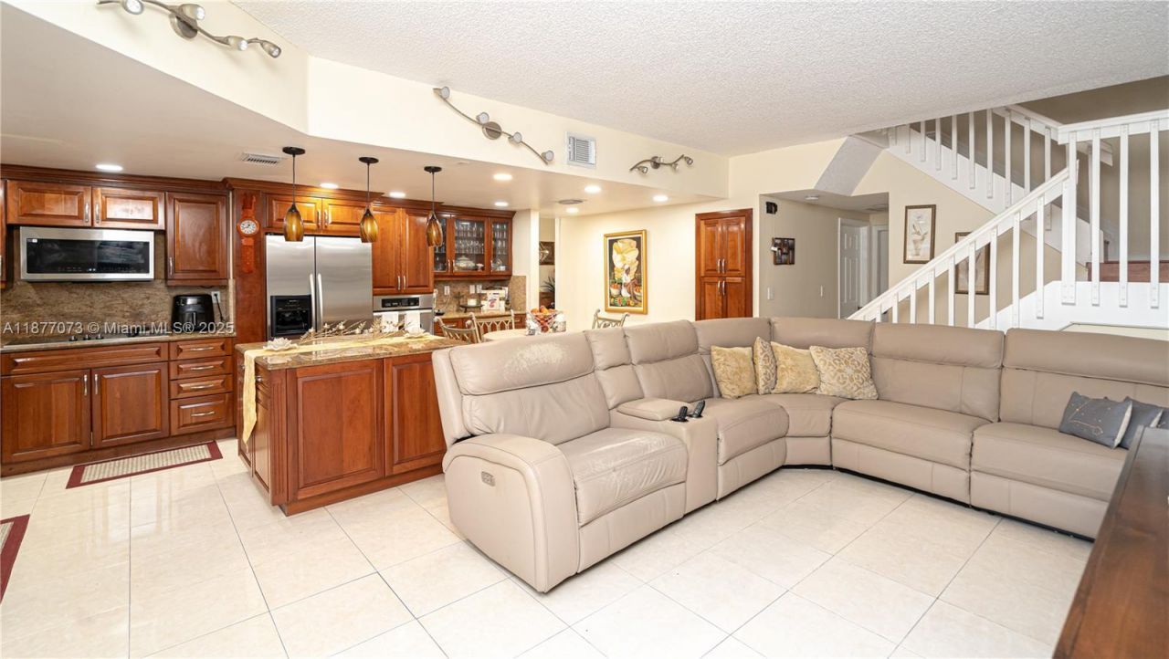 15905 SW 83rd Ter, Miami, FL 33193 Photo