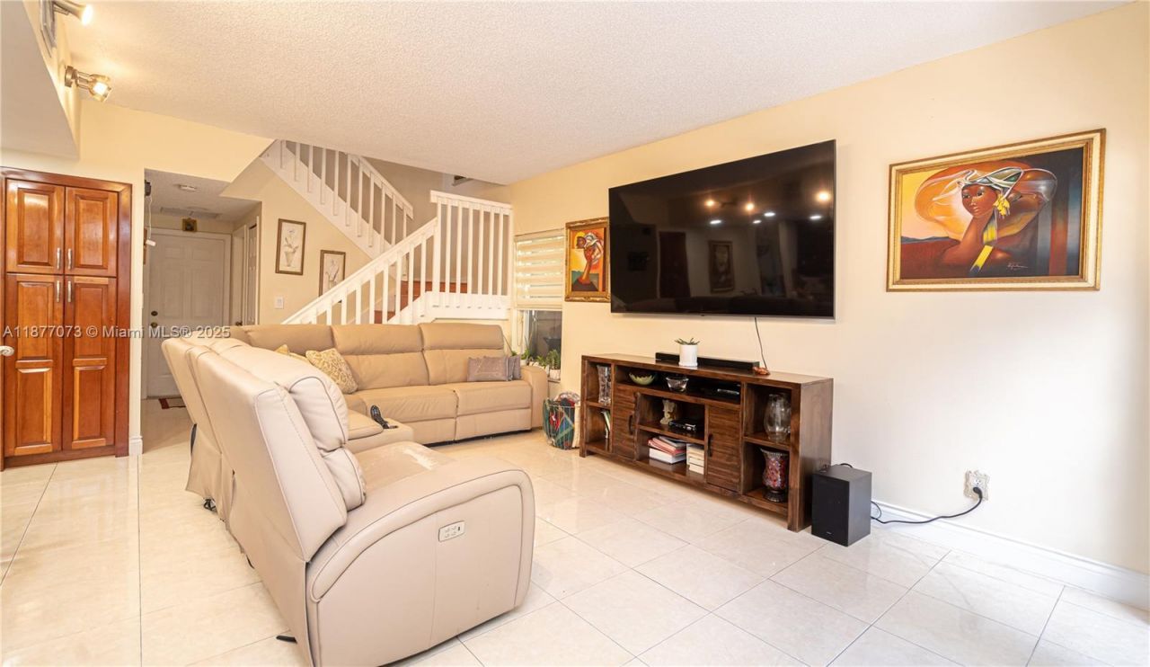 15905 SW 83rd Ter, Miami, FL 33193 Photo