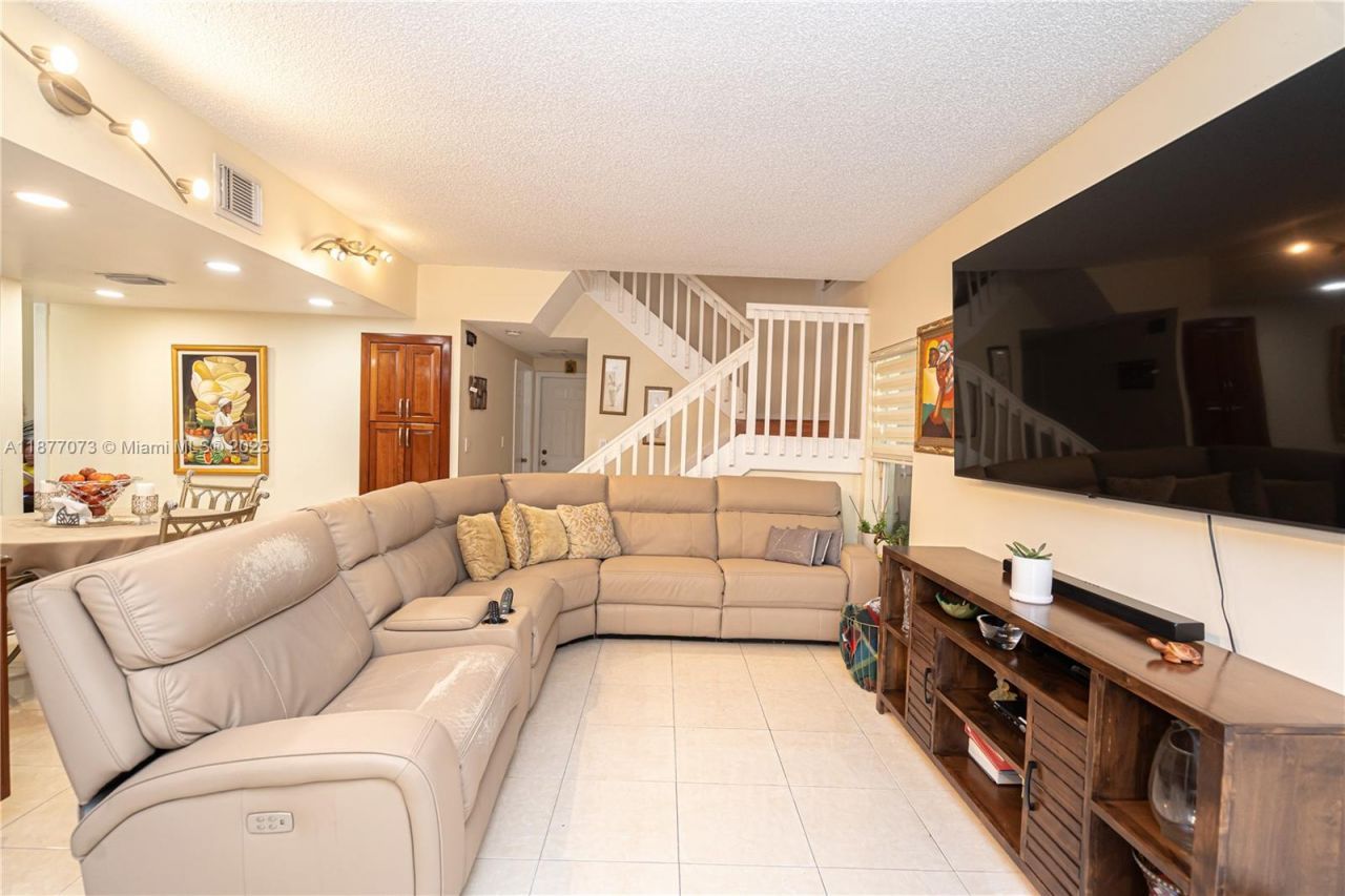 15905 SW 83rd Ter, Miami, FL 33193 Photo