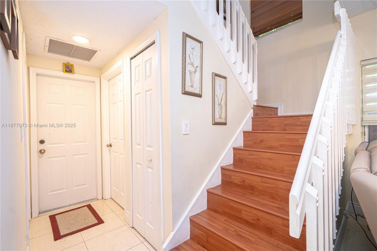 15905 SW 83rd Ter, Miami, FL 33193 Photo