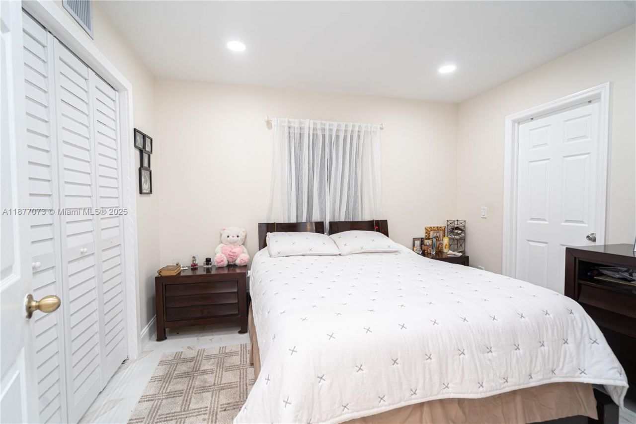 15905 SW 83rd Ter, Miami, FL 33193 Photo