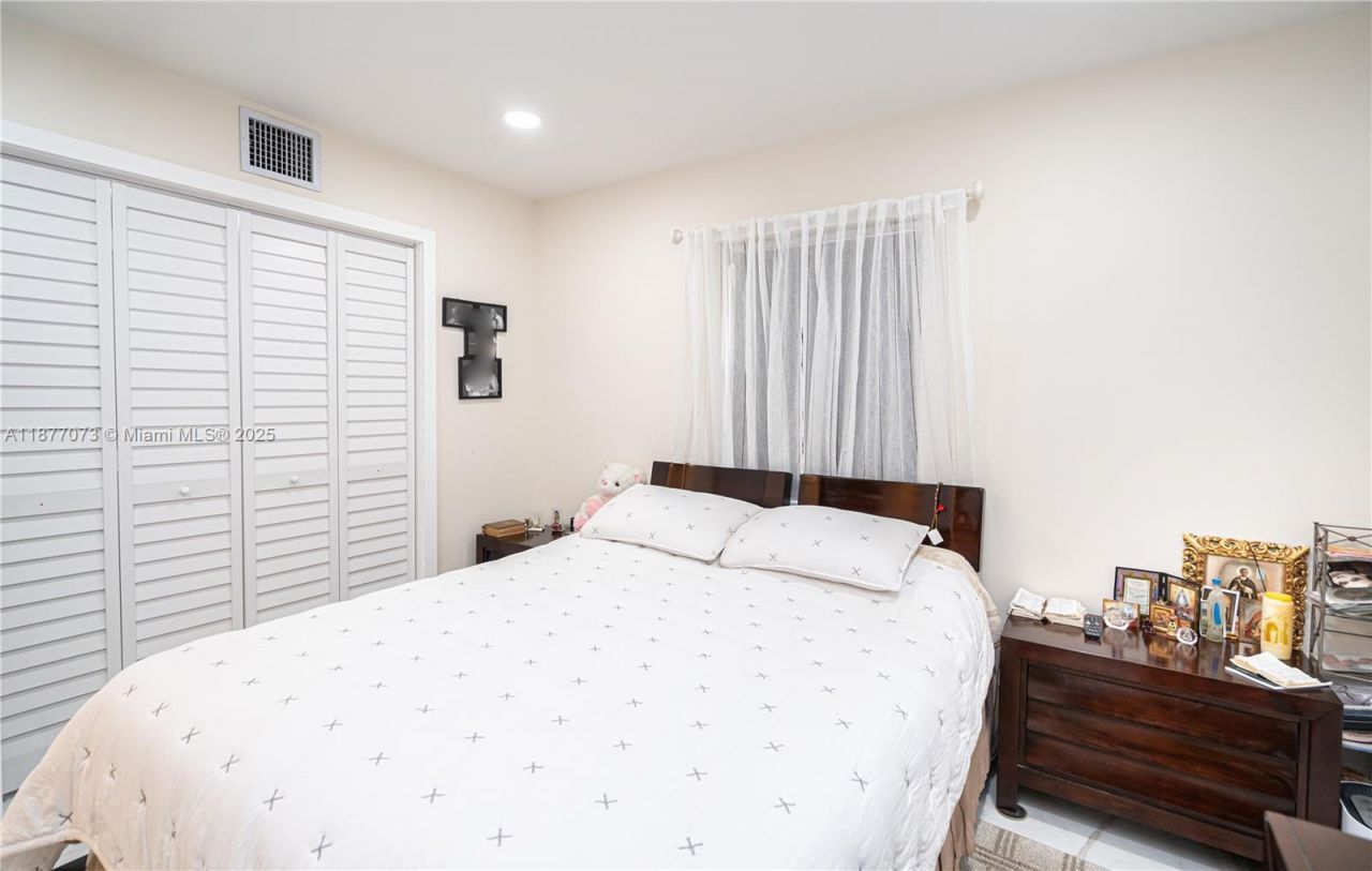 15905 SW 83rd Ter, Miami, FL 33193 Photo