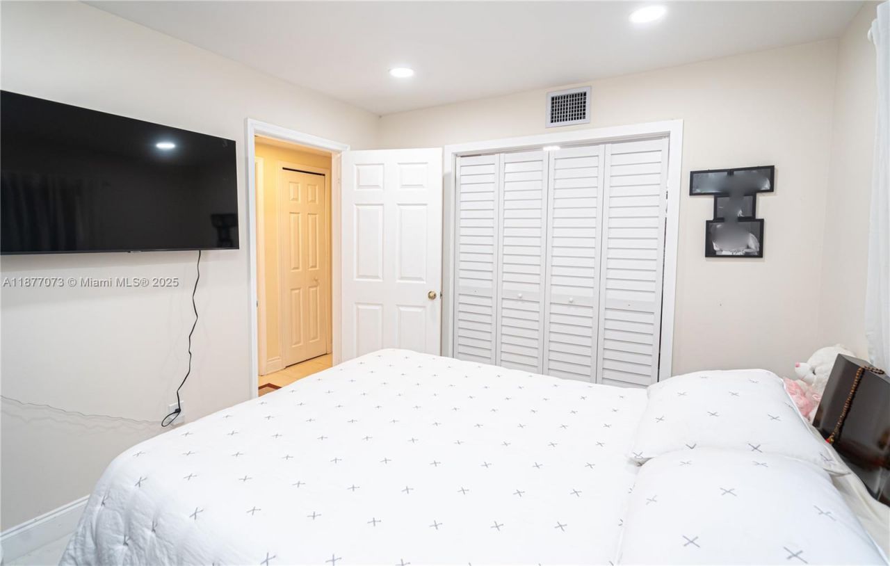 15905 SW 83rd Ter, Miami, FL 33193 Photo