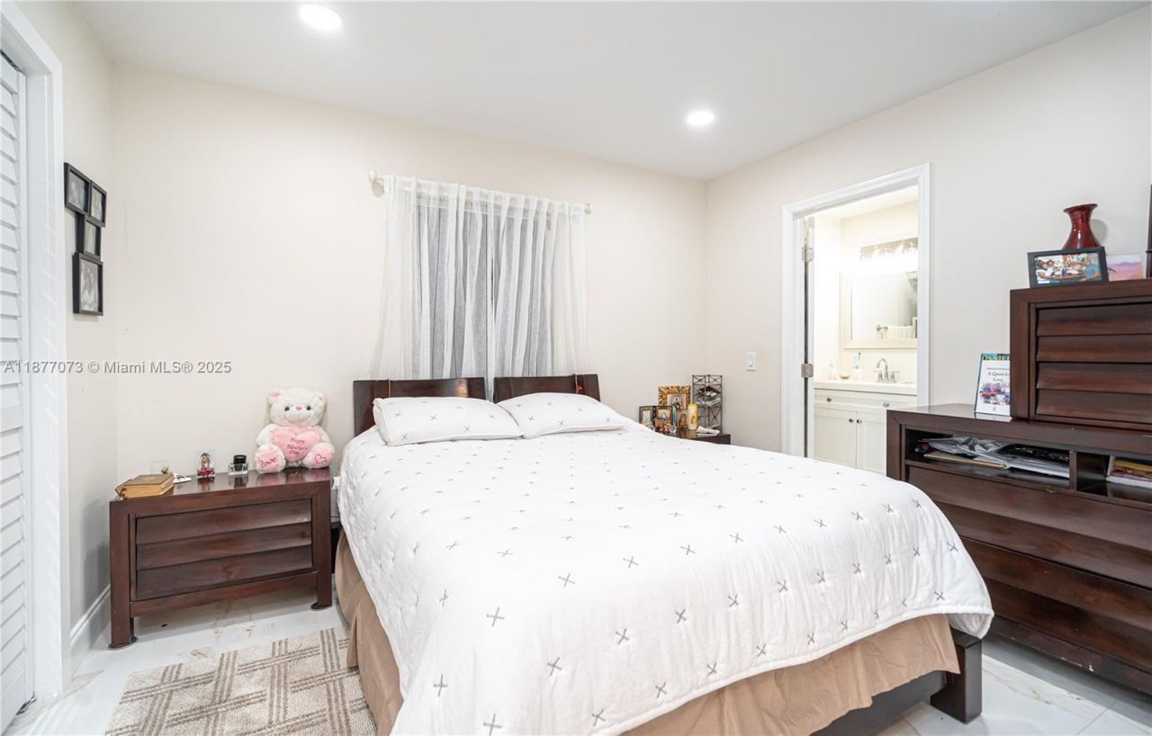 15905 SW 83rd Ter, Miami, FL 33193 Photo