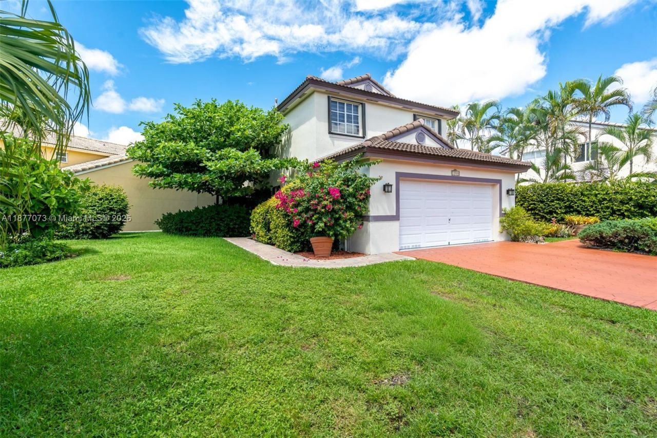 15905 SW 83rd Ter, Miami, FL 33193 Photo
