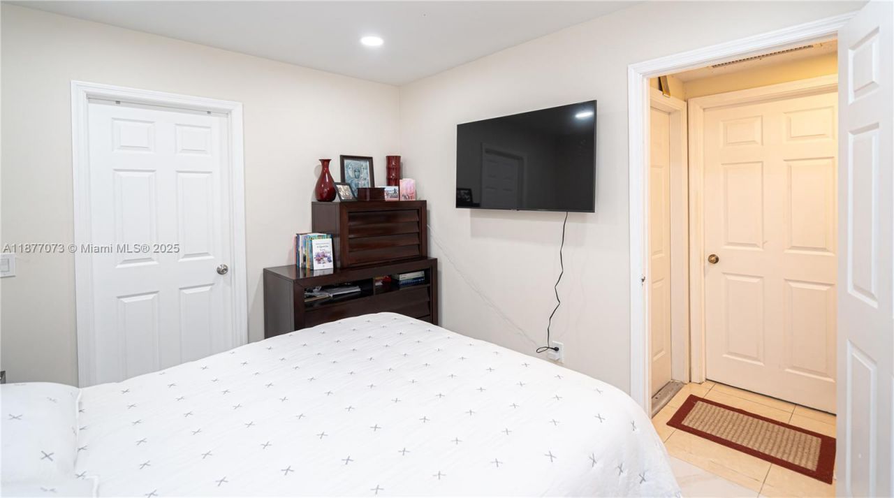 15905 SW 83rd Ter, Miami, FL 33193 Photo