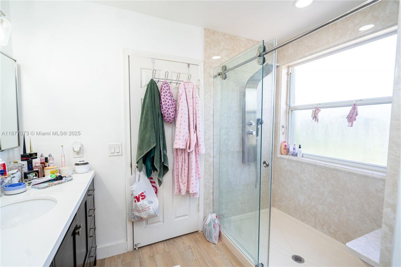 15905 SW 83rd Ter, Miami, FL 33193 Photo