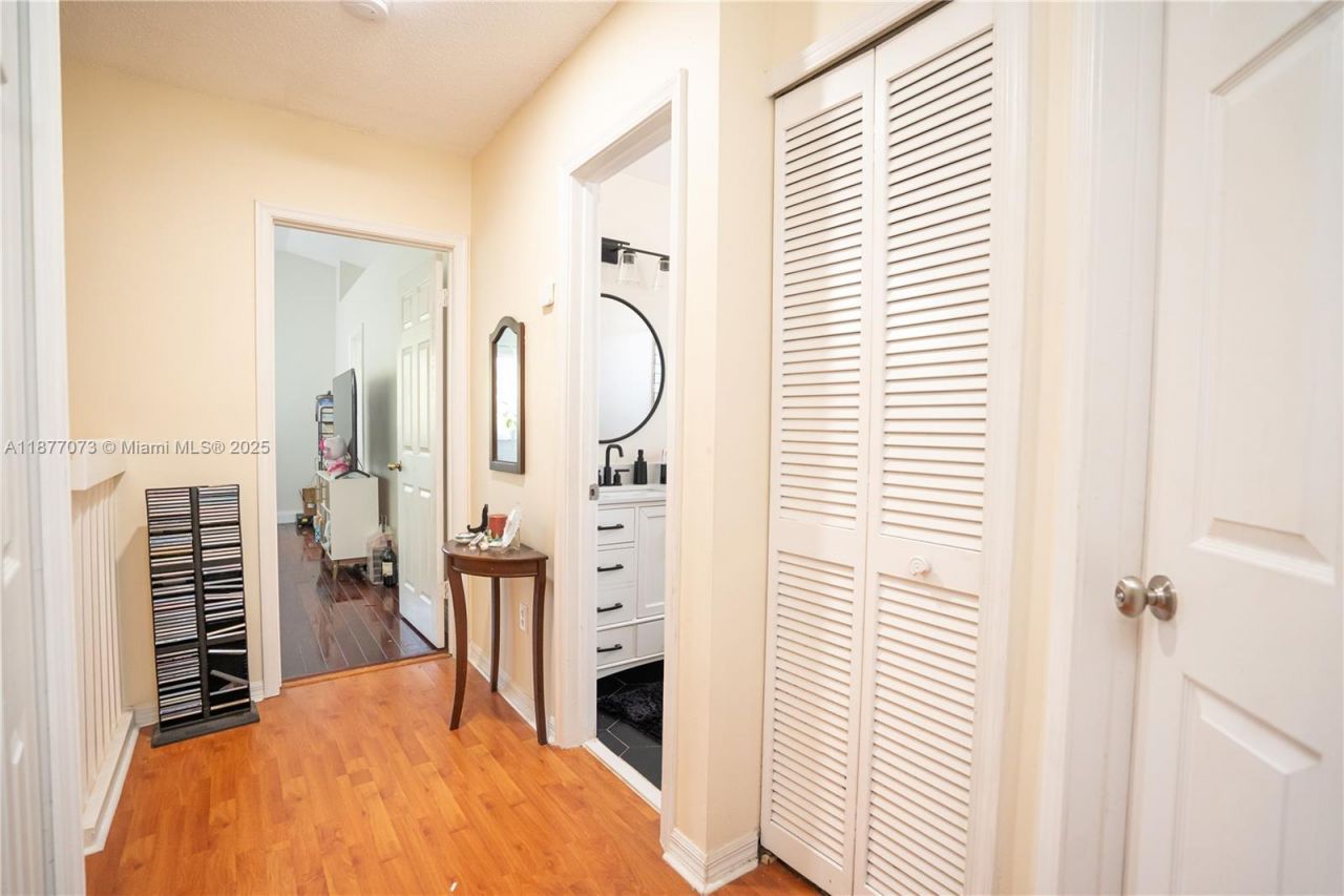 15905 SW 83rd Ter, Miami, FL 33193 Photo