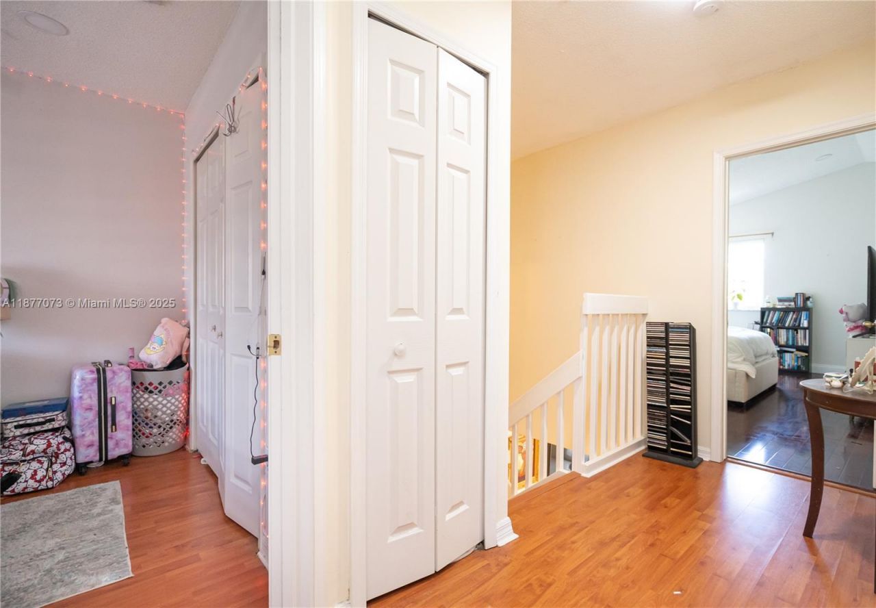 15905 SW 83rd Ter, Miami, FL 33193 Photo