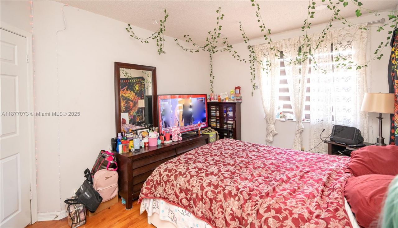 15905 SW 83rd Ter, Miami, FL 33193 Photo