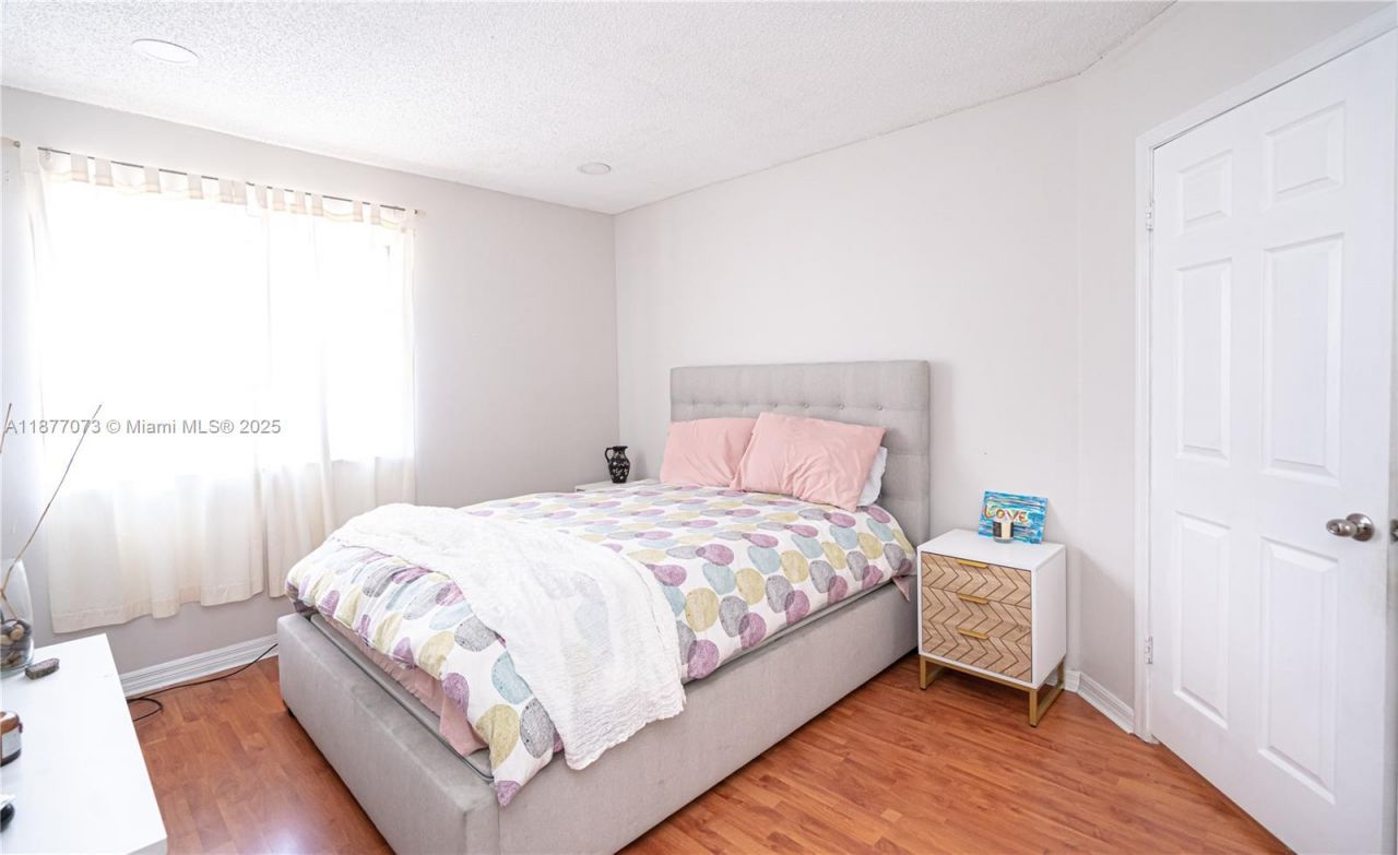 15905 SW 83rd Ter, Miami, FL 33193 Photo