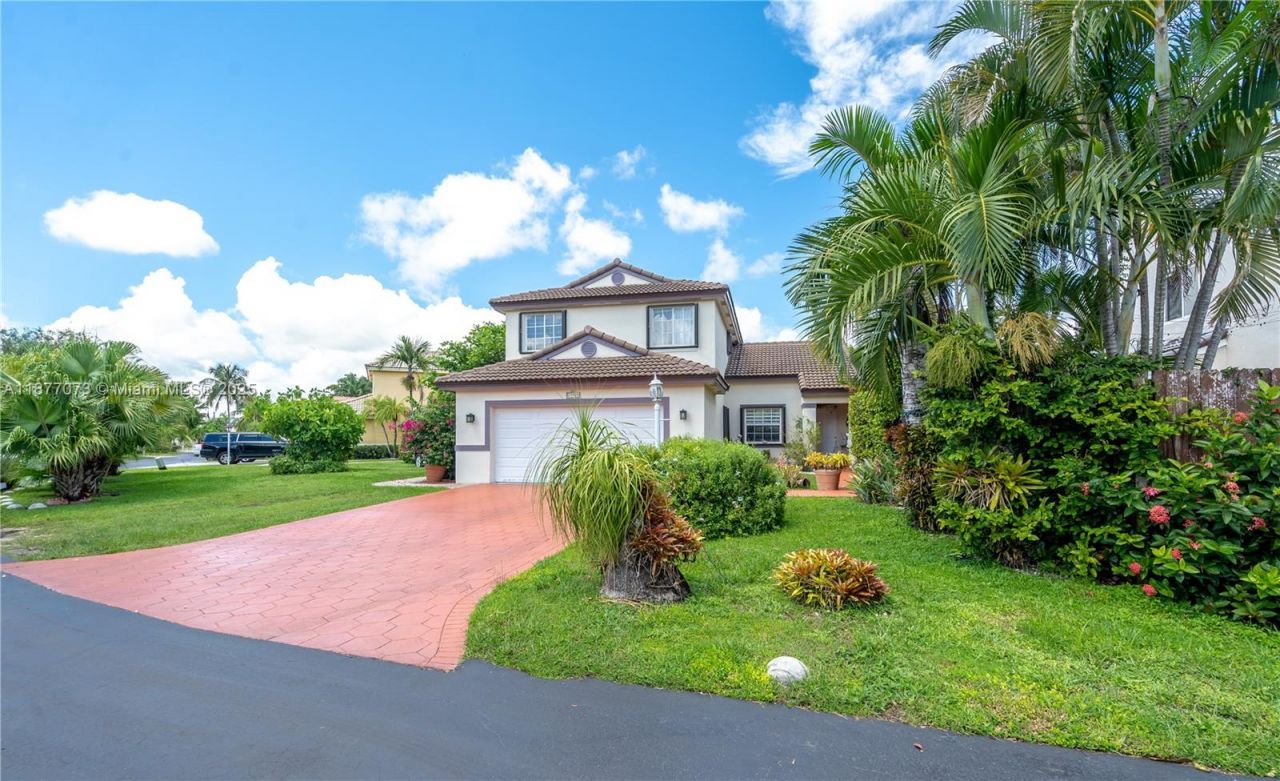 15905 SW 83rd Ter, Miami, FL 33193 Photo
