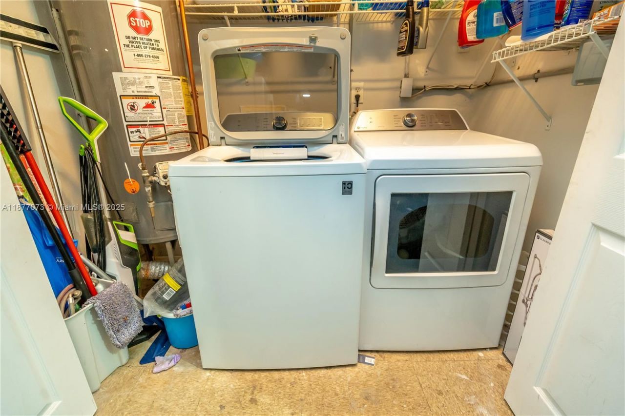 15905 SW 83rd Ter, Miami, FL 33193 Photo