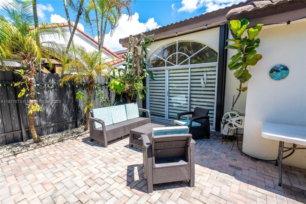 15905 SW 83rd Ter, Miami, FL 33193 Photo