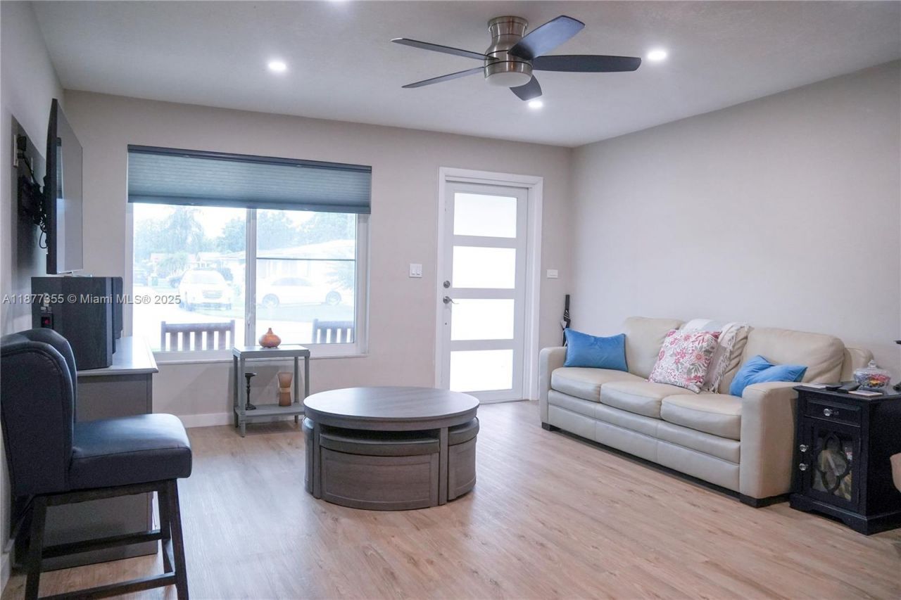 4401 NW 45th St, Tamarac, FL 33319 Photo