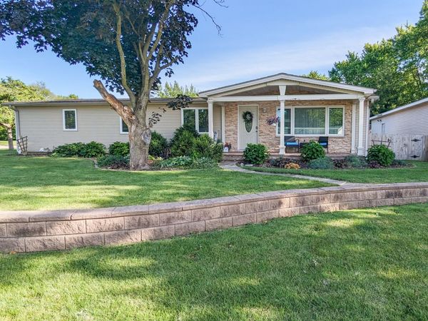 1105 Olen Drive, Mahomet, IL 61853