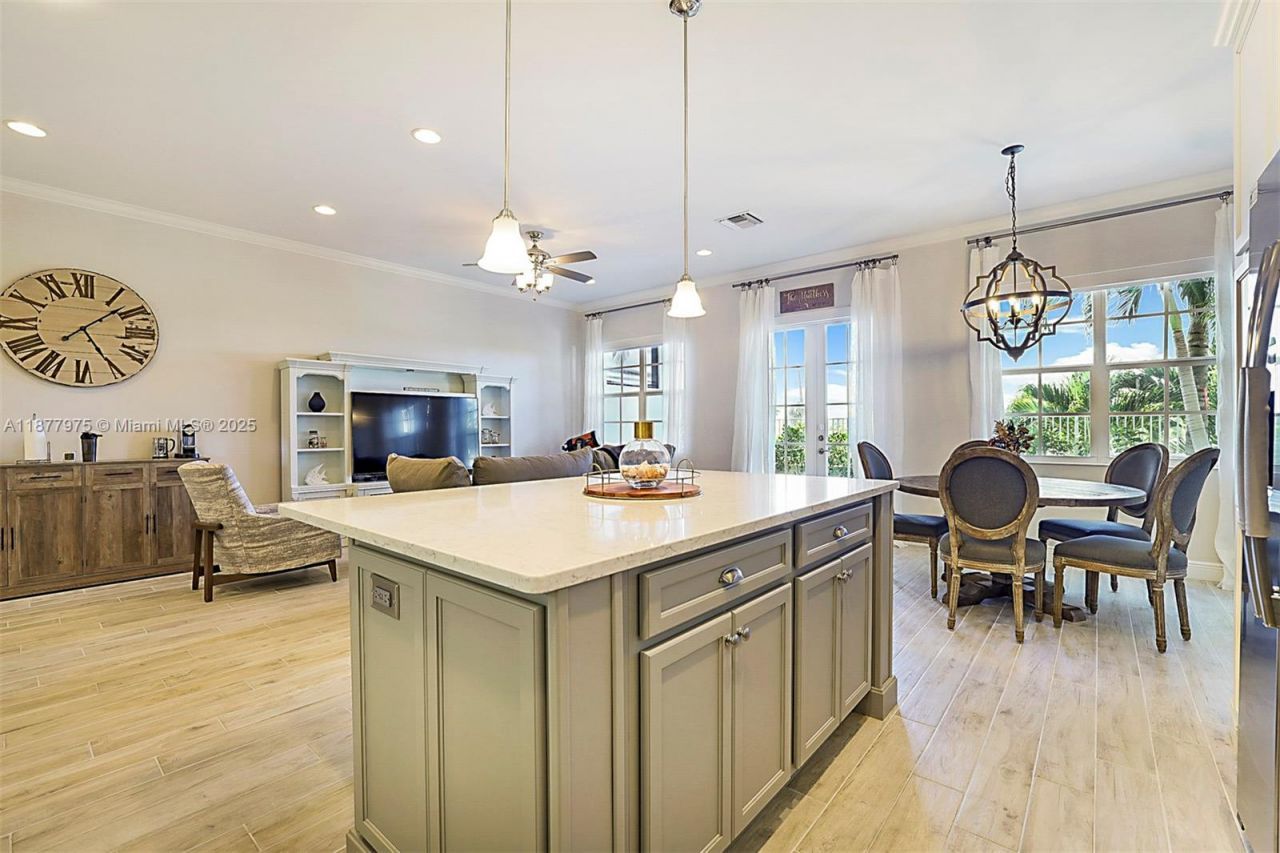 140 Ocean Breeze Dr, Juno Beach, FL 33408 Photo